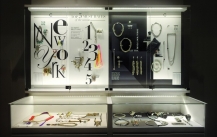 展柜厂珠宝展柜设计规范说明科普介绍。