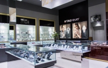 珠宝店客户定制展柜，玻璃珠宝展柜为何如此受欢迎？