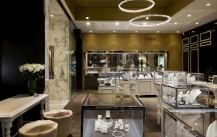 时尚新颖的珠宝展柜能让客户眼前一亮