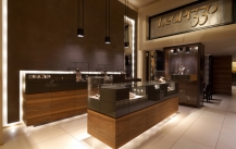 凡路展柜厂介绍珠宝柜台常用的玻璃材质分类