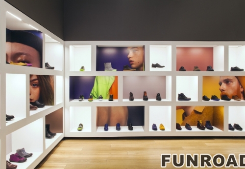 带LED木制展示墙柜品牌鞋店设计