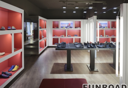 迪拜体育用品现代鞋店柜台设计