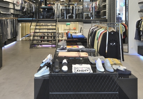 服装零售商店的高级技术木制展示柜展示架