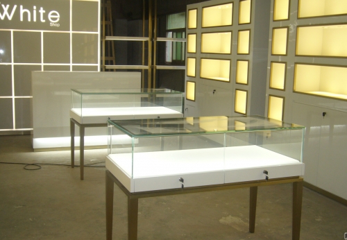 广州客户订制，新款木质不锈钢珠宝展示柜设计展示效果图