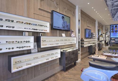 高端玻璃显示屏，以LED灯为光学商店内部柜台设计