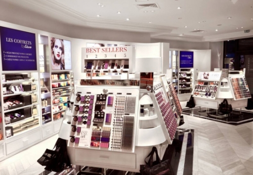 化妆品零售商店拟合木质贡多拉及化妆品陈列展柜设计