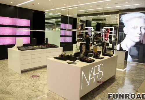 新加坡化妆品店展示柜台